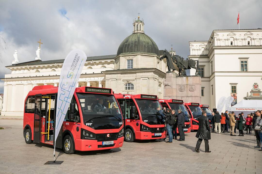 Vilniuje pristatyti pirmieji Lietuvoje elektriniai autobusai
