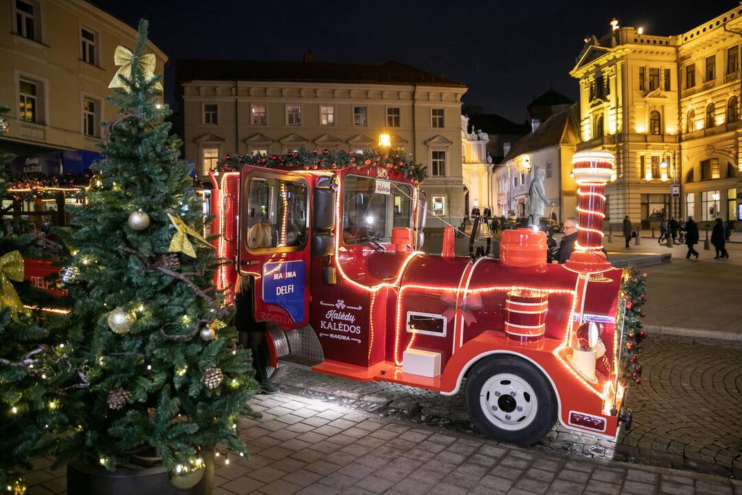 Sostinėje – Kalėdų traukinukas ir Rotušės aikštės eglės įžiebimas