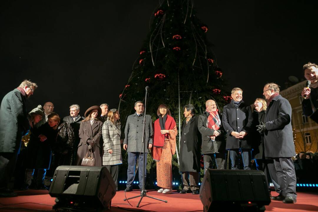 Sostinėje – Kalėdų traukinukas ir Rotušės aikštės eglės įžiebimas