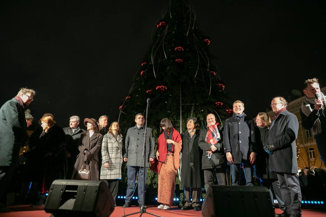 Sostinėje – Kalėdų traukinukas ir Rotušės aikštės eglės įžiebimas