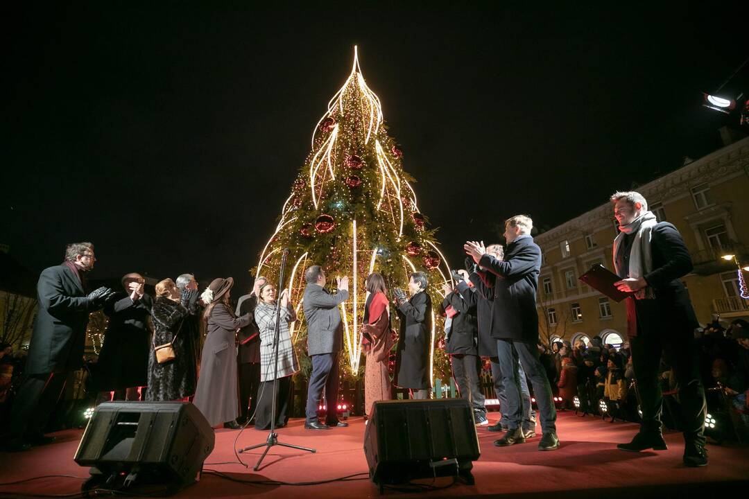 Sostinėje – Kalėdų traukinukas ir Rotušės aikštės eglės įžiebimas