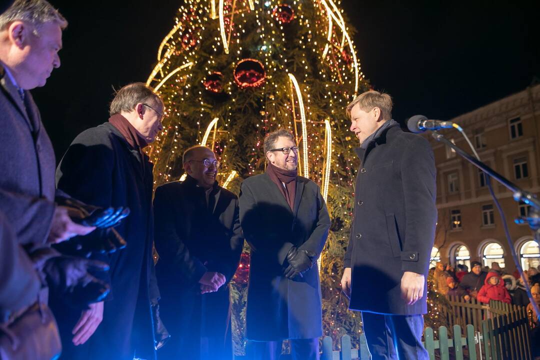 Sostinėje – Kalėdų traukinukas ir Rotušės aikštės eglės įžiebimas