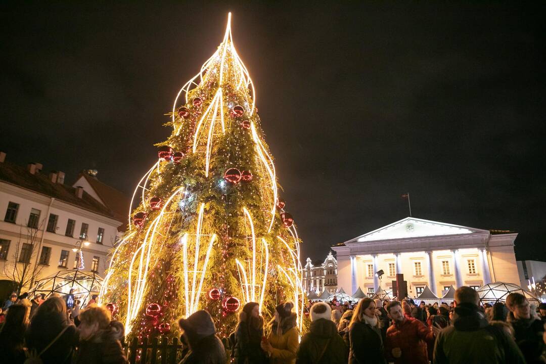 Sostinėje – Kalėdų traukinukas ir Rotušės aikštės eglės įžiebimas