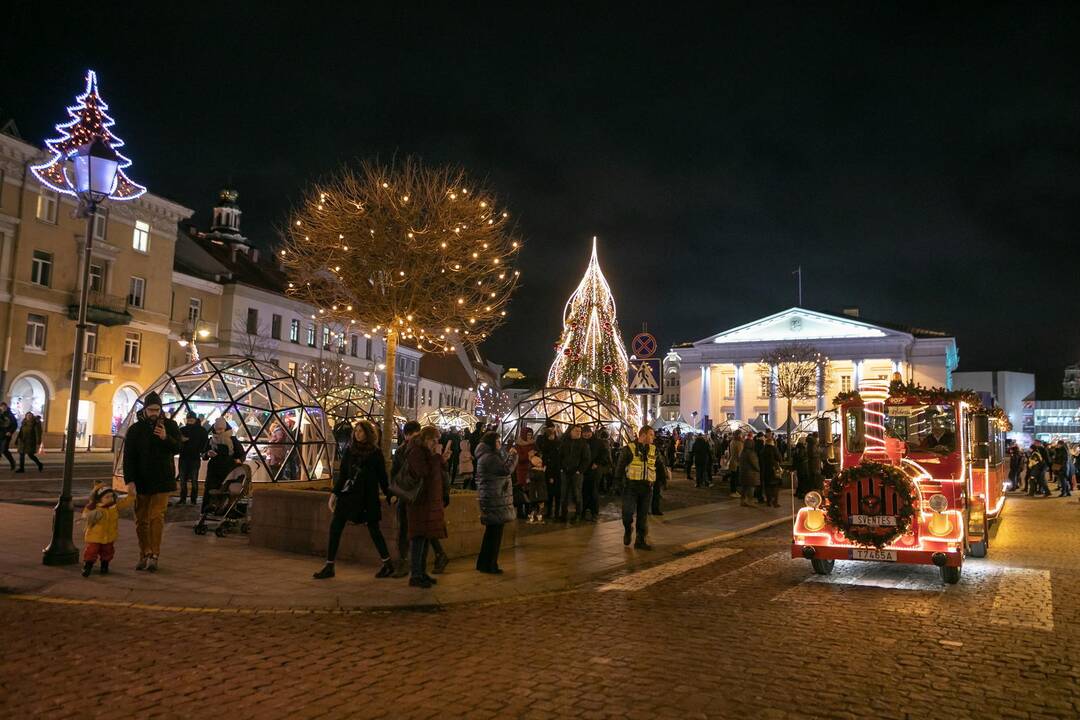 Sostinėje – Kalėdų traukinukas ir Rotušės aikštės eglės įžiebimas