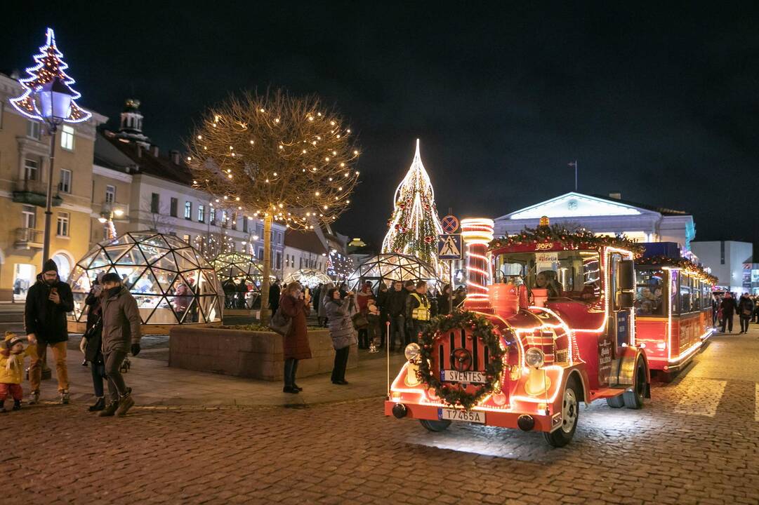 Sostinėje – Kalėdų traukinukas ir Rotušės aikštės eglės įžiebimas