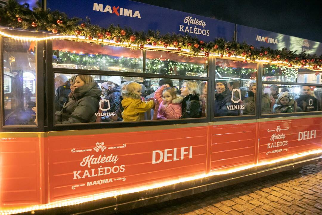 Sostinėje – Kalėdų traukinukas ir Rotušės aikštės eglės įžiebimas