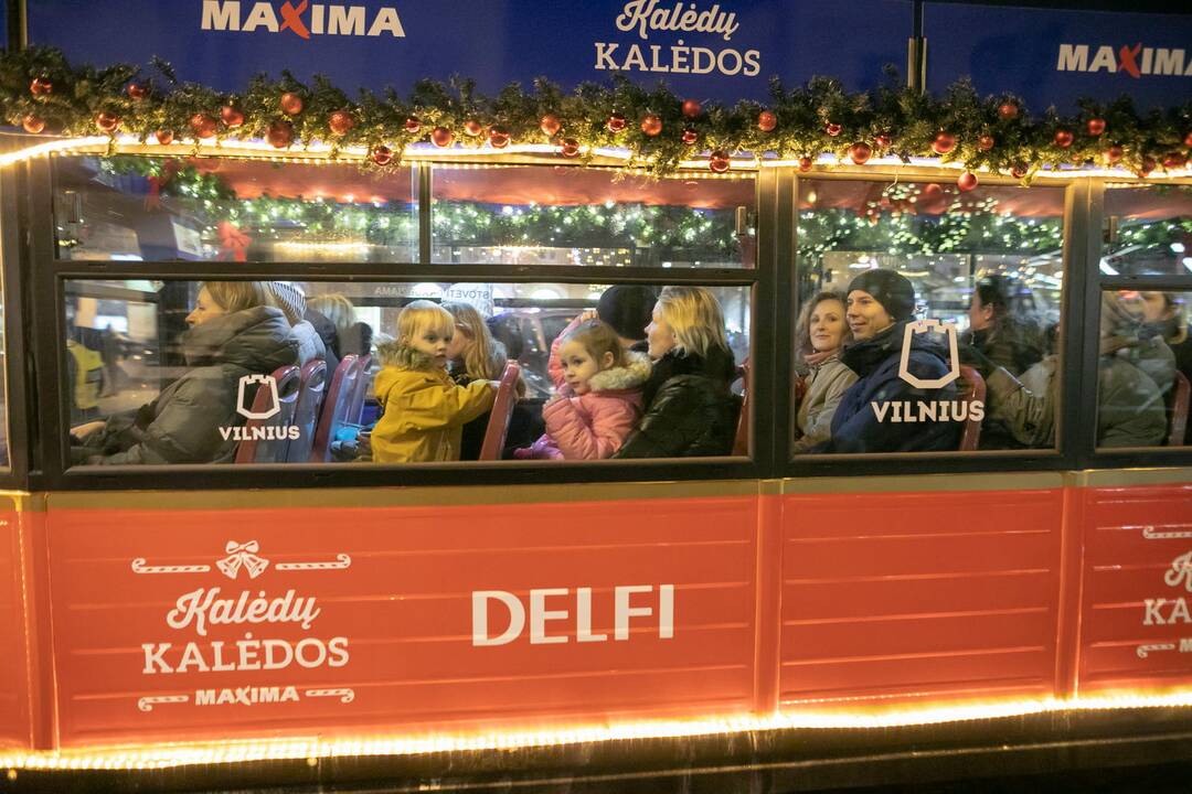 Sostinėje – Kalėdų traukinukas ir Rotušės aikštės eglės įžiebimas