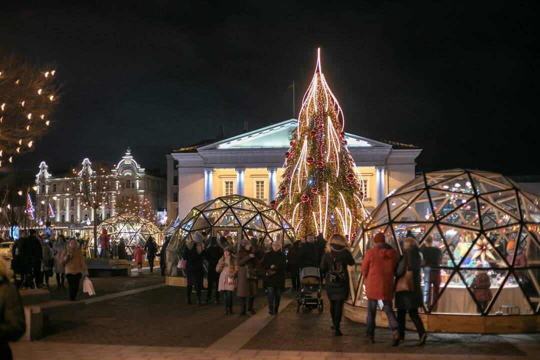 Sostinėje – Kalėdų traukinukas ir Rotušės aikštės eglės įžiebimas