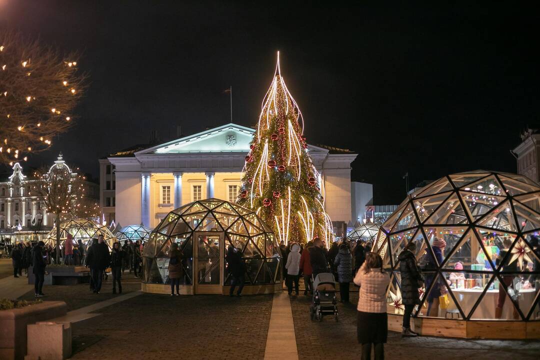 Sostinėje – Kalėdų traukinukas ir Rotušės aikštės eglės įžiebimas
