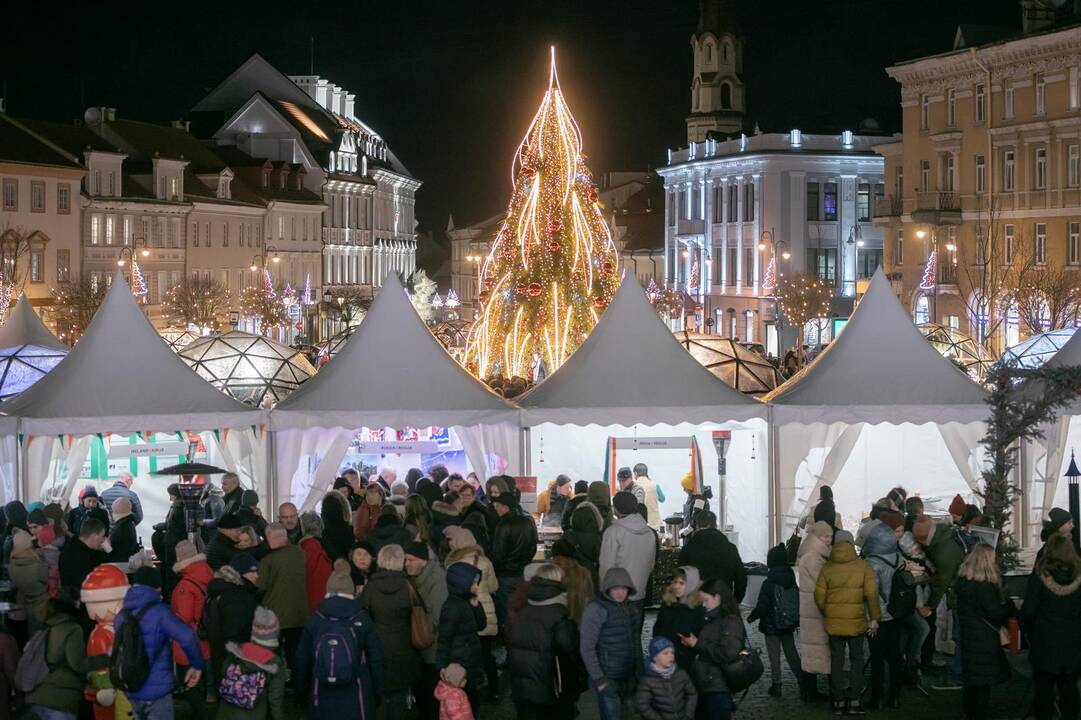 Sostinėje – Kalėdų traukinukas ir Rotušės aikštės eglės įžiebimas