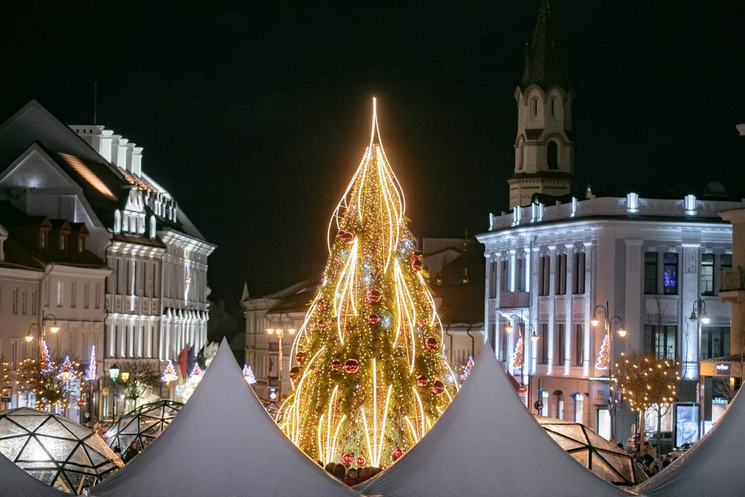 Sostinėje – Kalėdų traukinukas ir Rotušės aikštės eglės įžiebimas