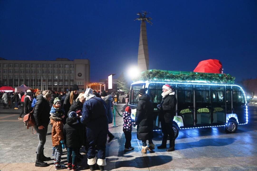 Marijampolėje nušvito kalėdinė eglutė