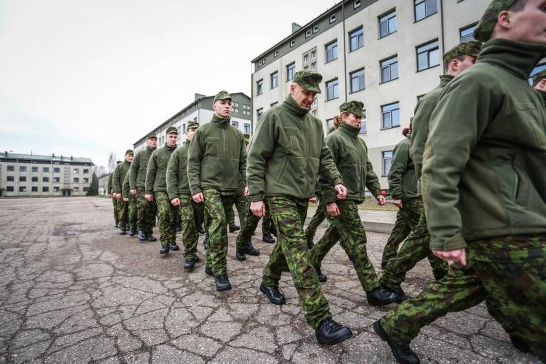 Į kariuomenės dalinius atvyko savanoriai