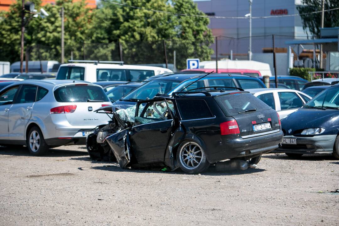 Tragiška „Audi“ automobilio avarija