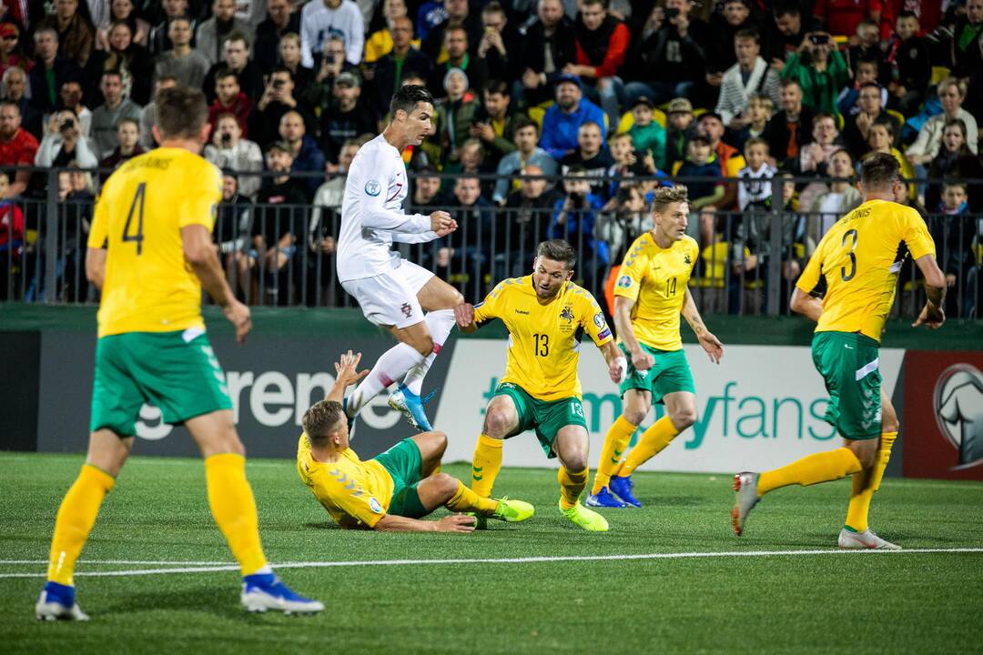 Futbolas: Lietuva – Portugalija 1:5