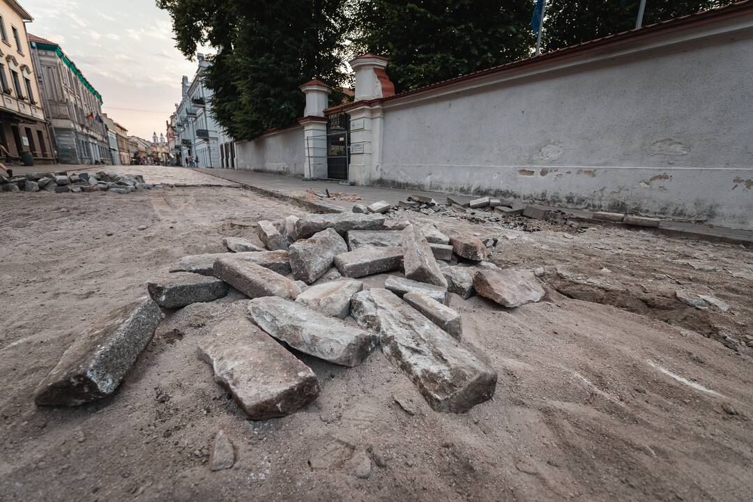Pradėtas ardyti Vilniaus gatvės grindinys