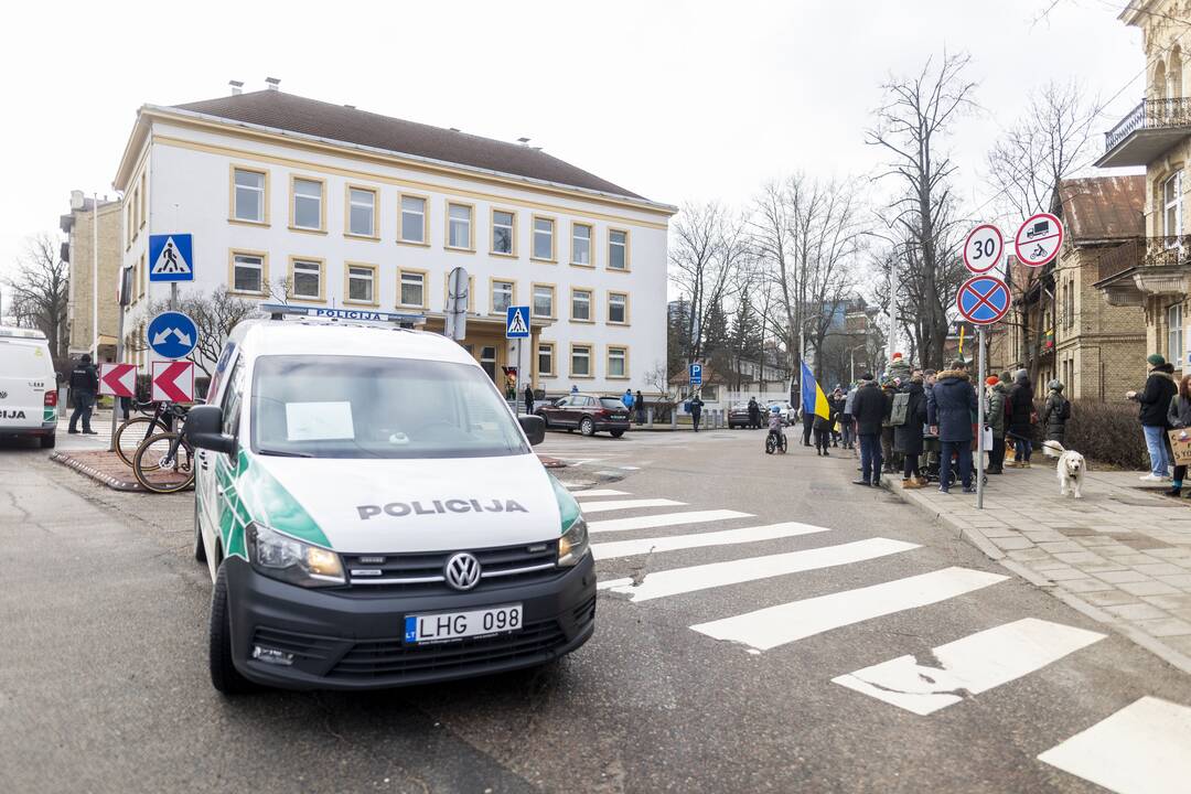 Protestas prie Vokietijos ambasados už sankcijų taikymą Rusijai 