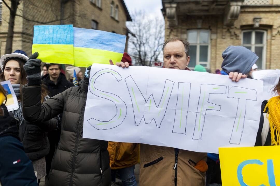 Protestas prie Vokietijos ambasados už sankcijų taikymą Rusijai 