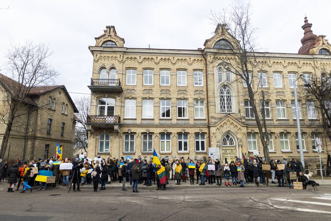 Protestas prie Vokietijos ambasados už sankcijų taikymą Rusijai 