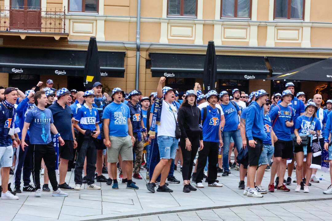 Pozanės „Lech“ sirgalių eisena į Dariaus ir Girėno stadioną