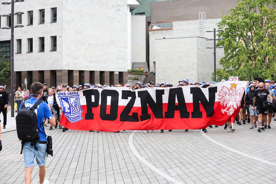 Pozanės „Lech“ sirgalių eisena į Dariaus ir Girėno stadioną