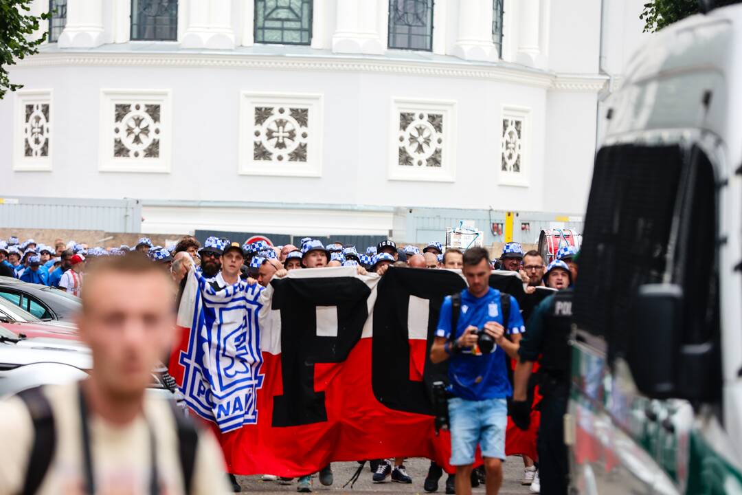 Pozanės „Lech“ sirgalių eisena į Dariaus ir Girėno stadioną