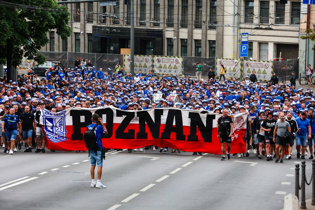 Pozanės „Lech“ sirgalių eisena į Dariaus ir Girėno stadioną