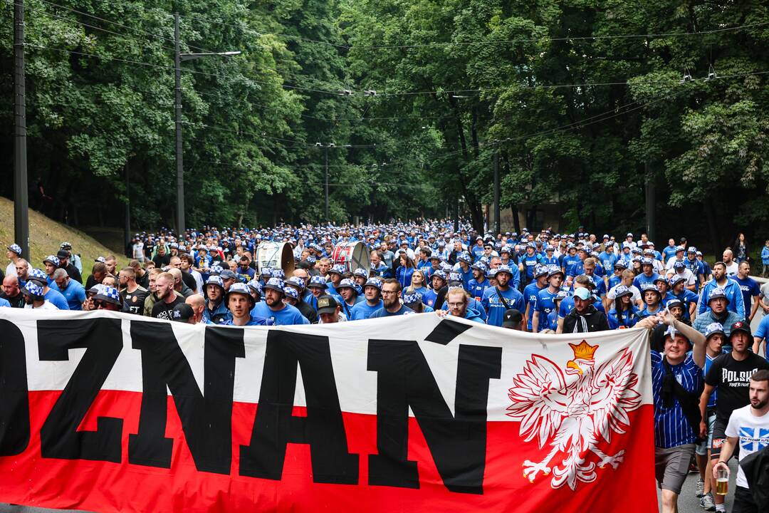 Pozanės „Lech“ sirgalių eisena į Dariaus ir Girėno stadioną