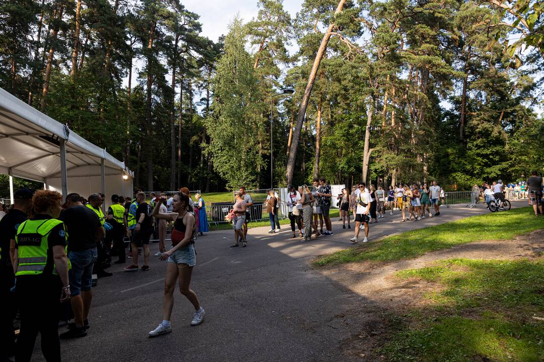 Minia renkasi į „Imagine Dragons“ koncertą 