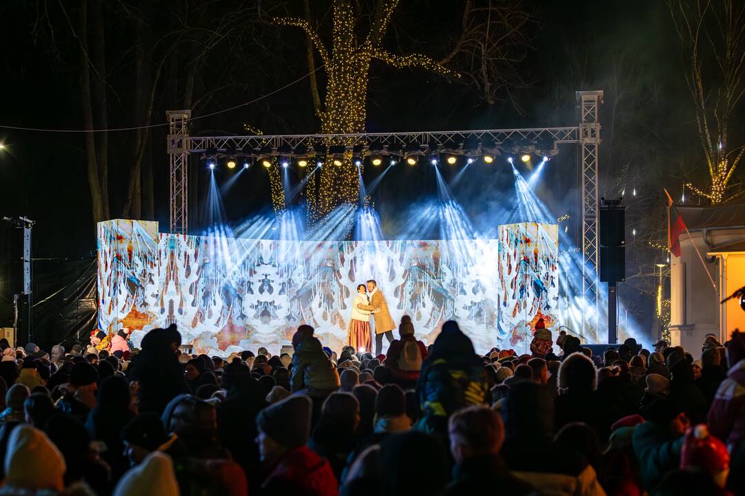 Palangos Kalėdų eglutė suspindo čiurlioniškais motyvais