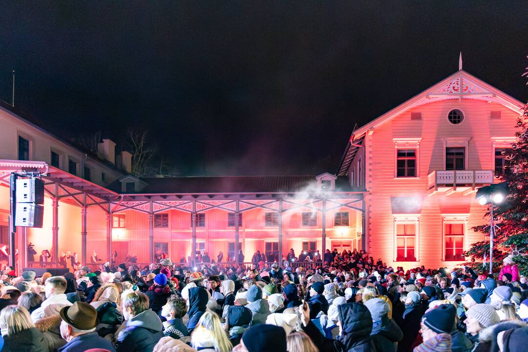 Palangos Kalėdų eglutė suspindo čiurlioniškais motyvais