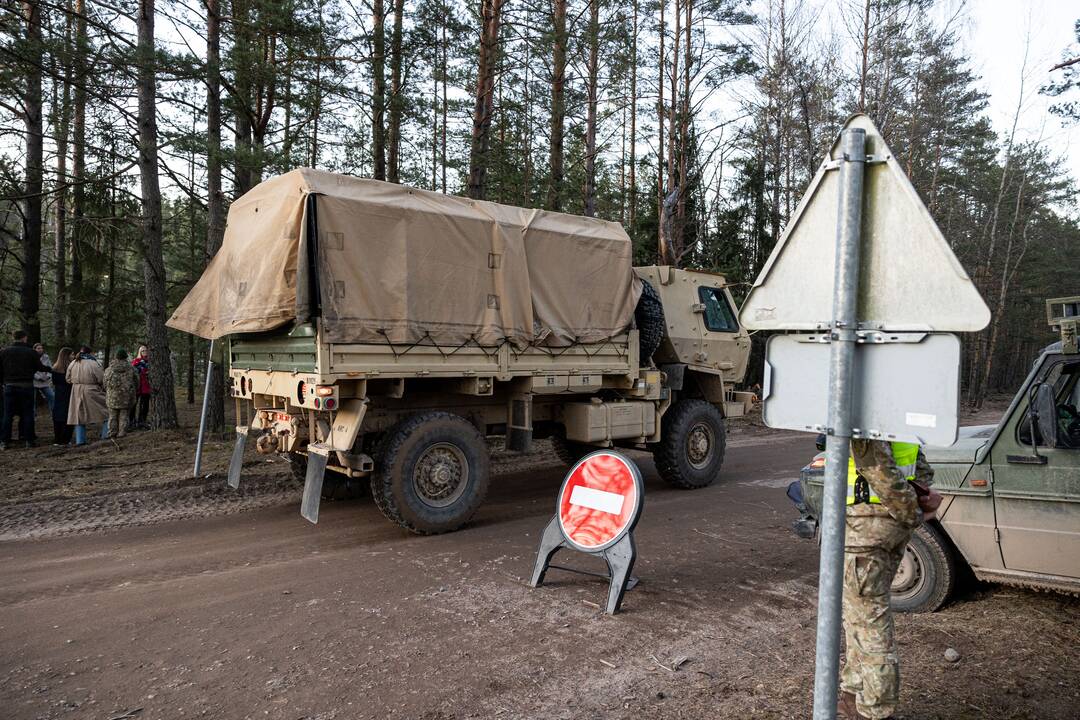 Pabradės gelbėjimo operacijos vadovo komentaras ir į poligoną vykstanti technika