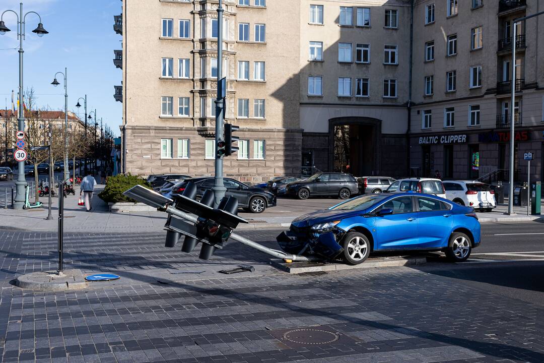 Zvonkus prie Seimo sukėlė avariją