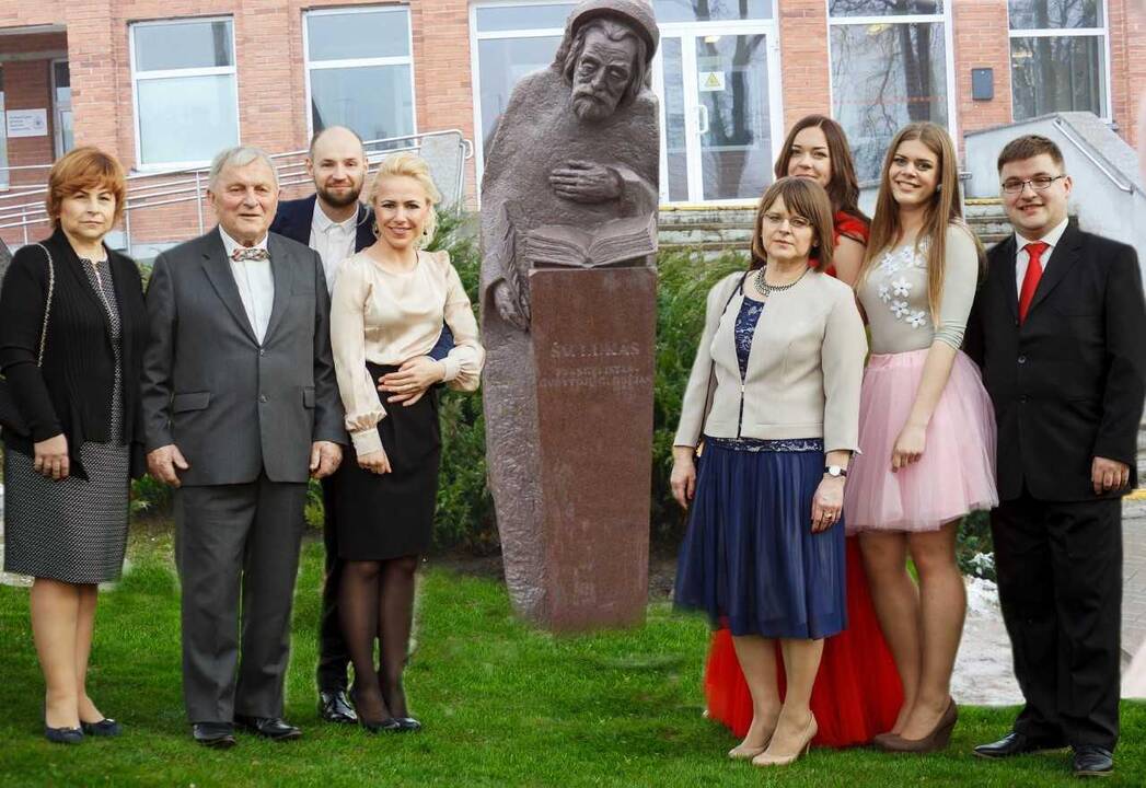 Skulptūros „Šv. Lukas evangelistas – gydytojų globėjas“ atidengimo šventė prie Vilkijos pirminės sveikatos priežiūros centro   