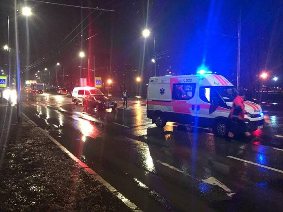 Pramonės prospekte partrenkta mergina