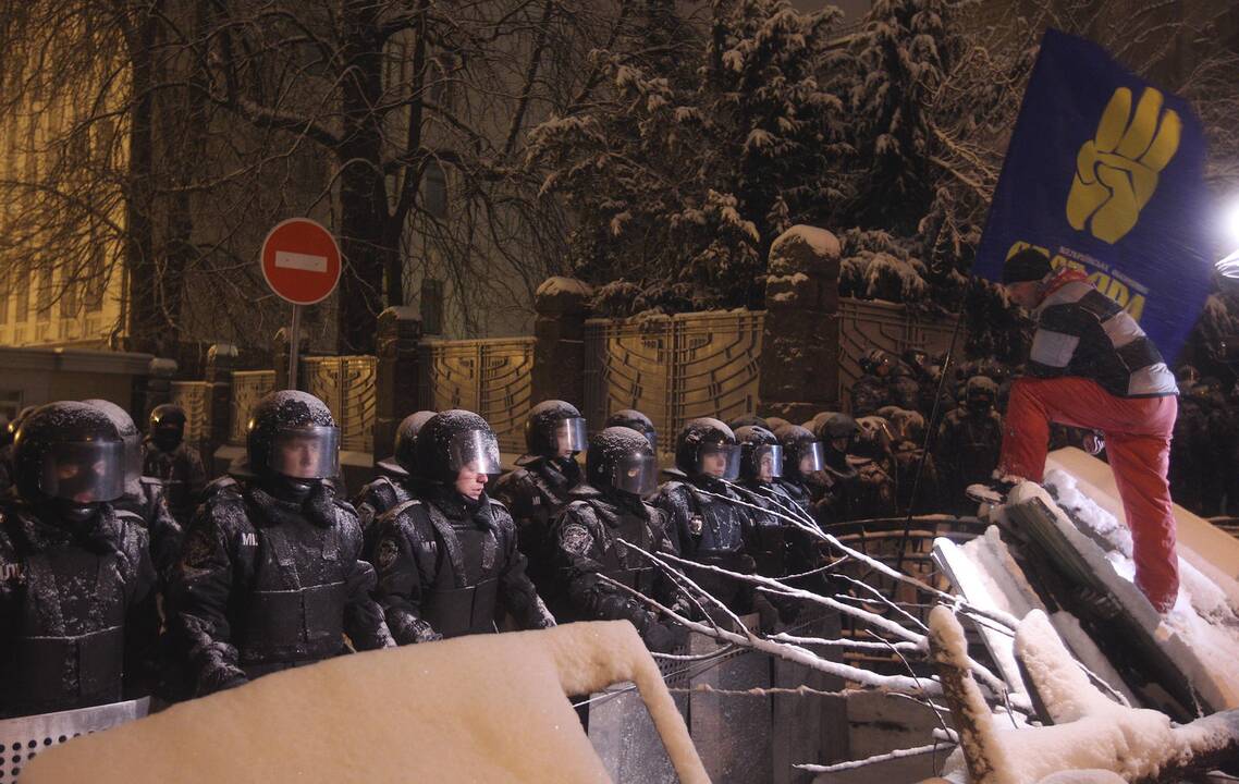 Kijeve protestuotojus ir spec. pajėgas paveikė šaltukas