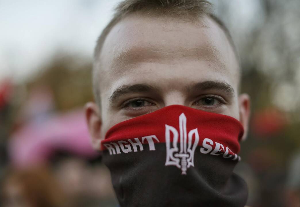 Ukrainoje „Pravyj sektor“ ir batalionas „Azov“ surengė eitynes