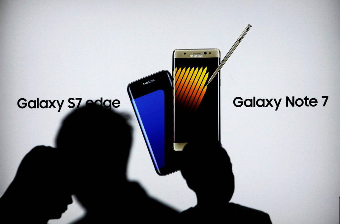 Šimtai korėjiečių iš "Samsung" reikalauja kompensacijų dėl "Galaxy Note 7"