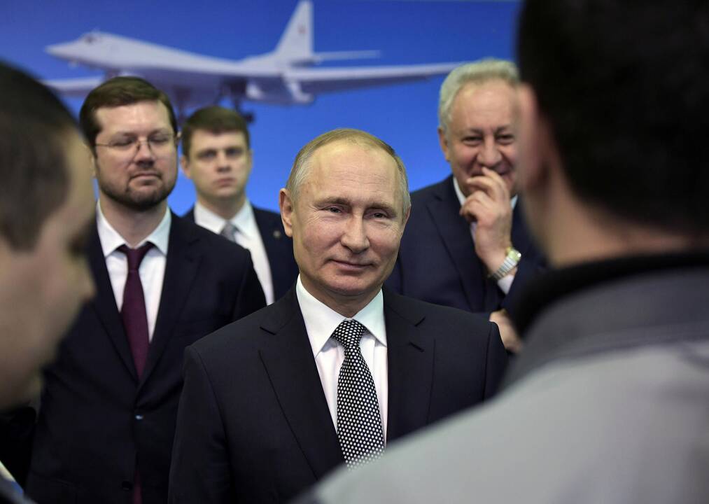 V. Putinas išgyrė atnaujintąjį strateginį rusišką bombonešį Tu-160