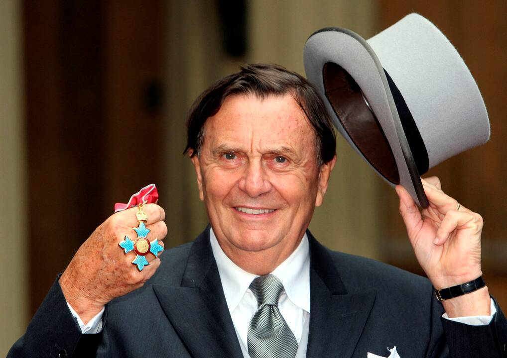 Barry Humphriesas