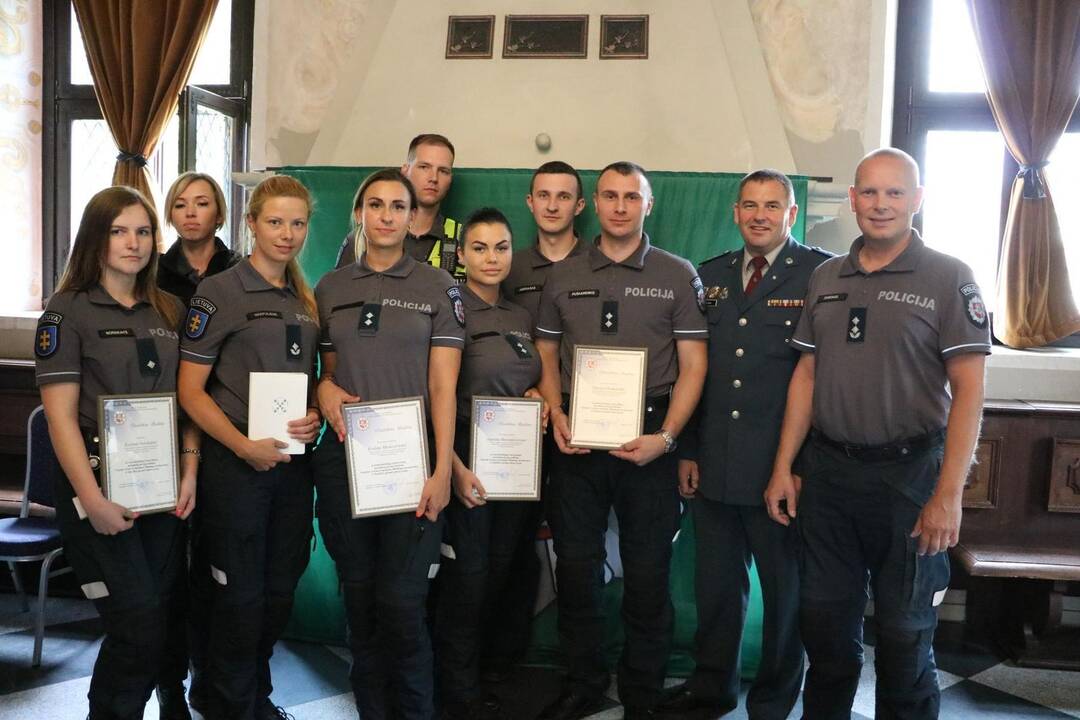 Apdovanoti policijos pareigūnai