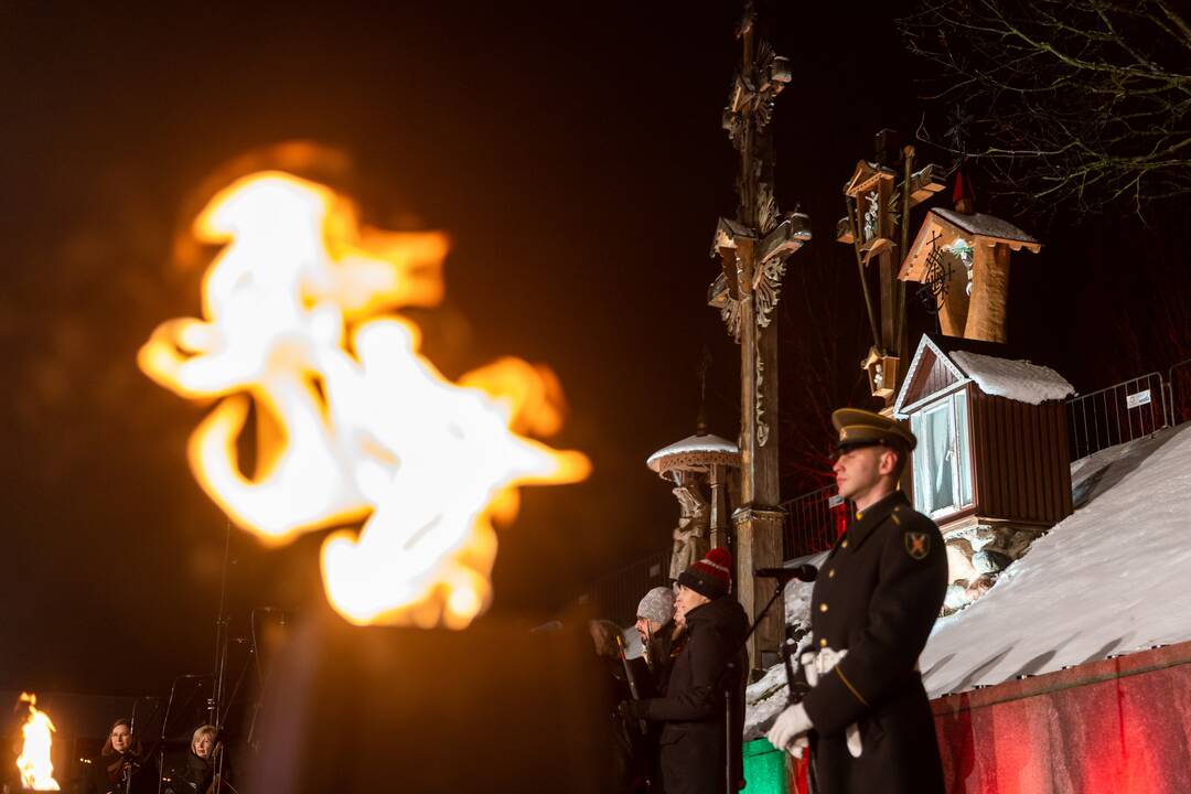 Atminimo laužų uždegimo ceremonija prie Vilniaus televizijos bokšto