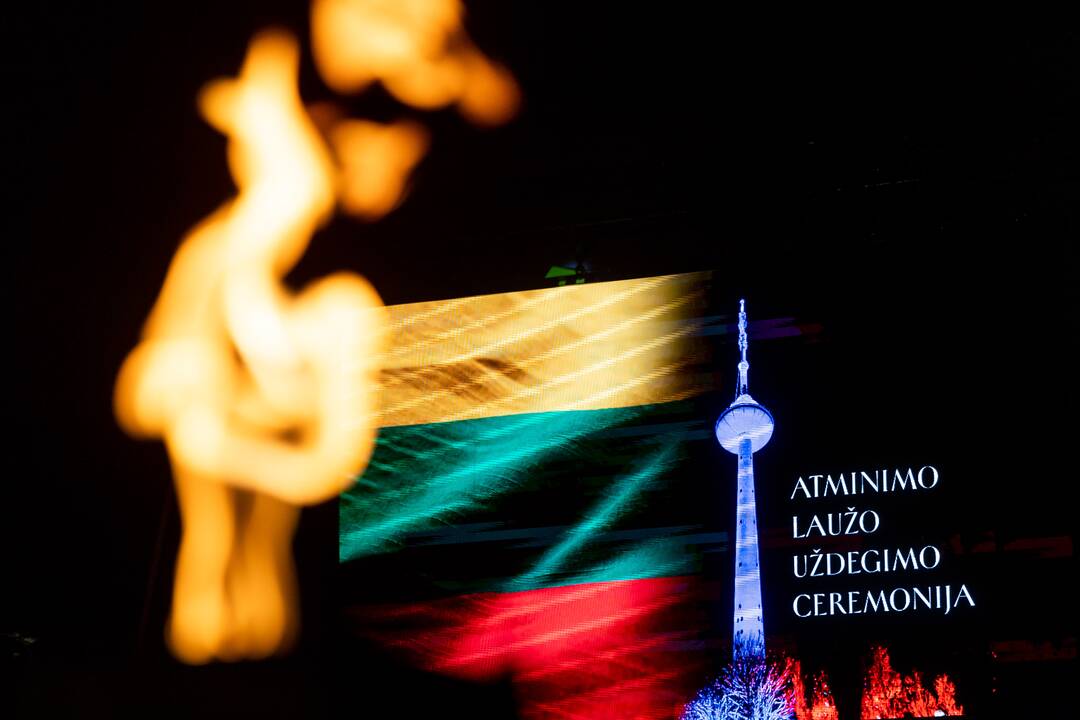 Atminimo laužų uždegimo ceremonija prie Vilniaus televizijos bokšto