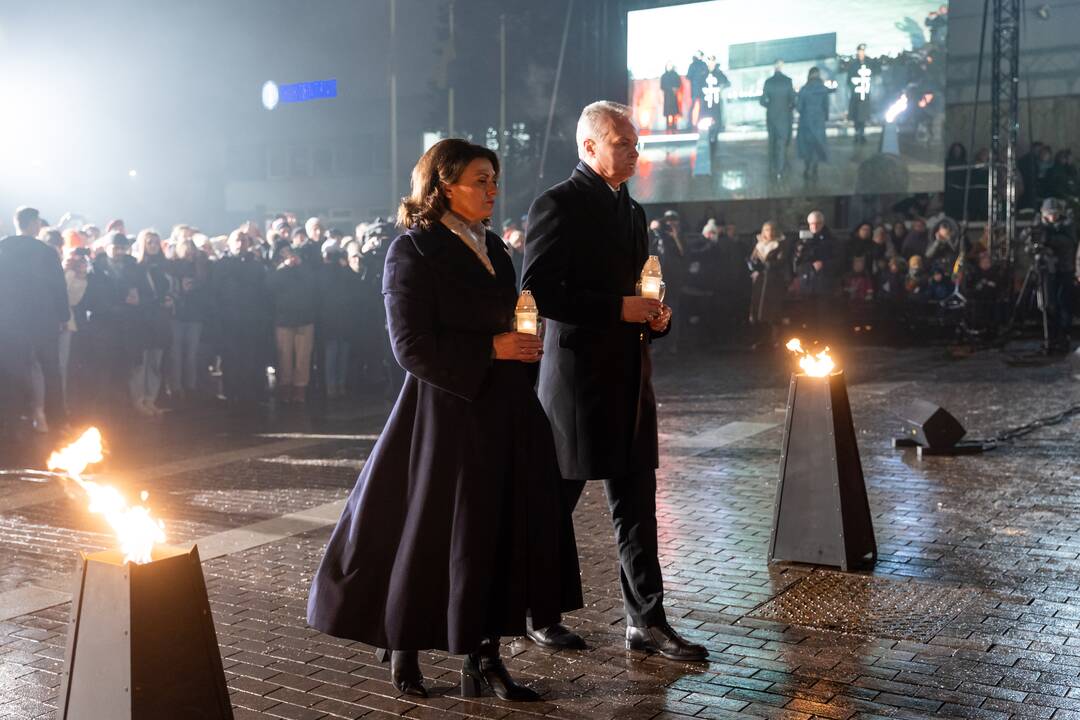 Atminimo laužų uždegimo ceremonija prie Vilniaus televizijos bokšto