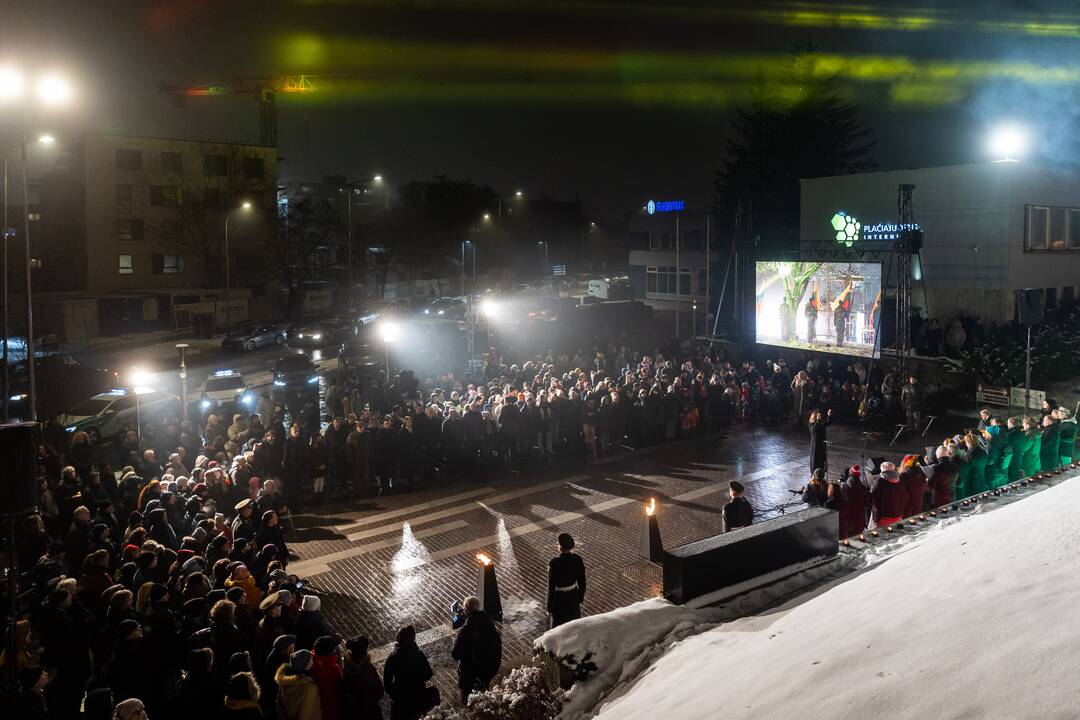 Atminimo laužų uždegimo ceremonija prie Vilniaus televizijos bokšto