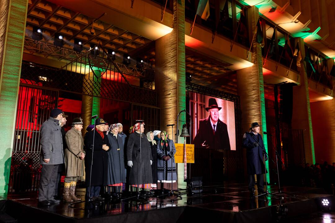 Atminimo laužų uždegimo ceremonija Nepriklausomybės aikštėje