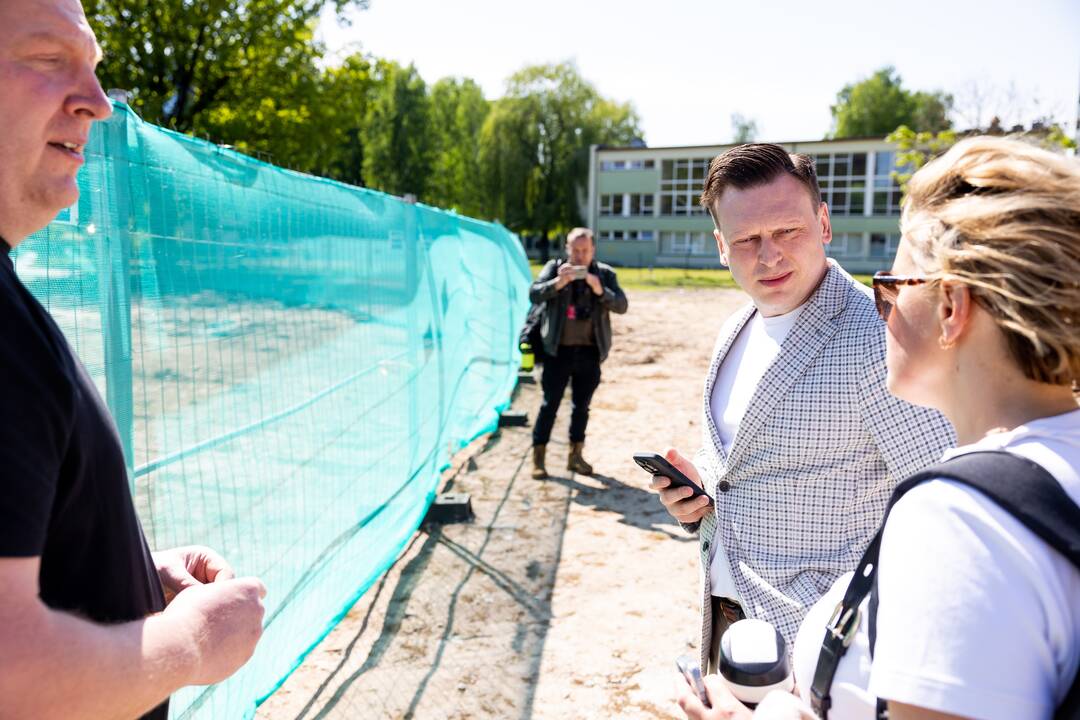 Sostinės centre nukirstas šimtametis ąžuolas