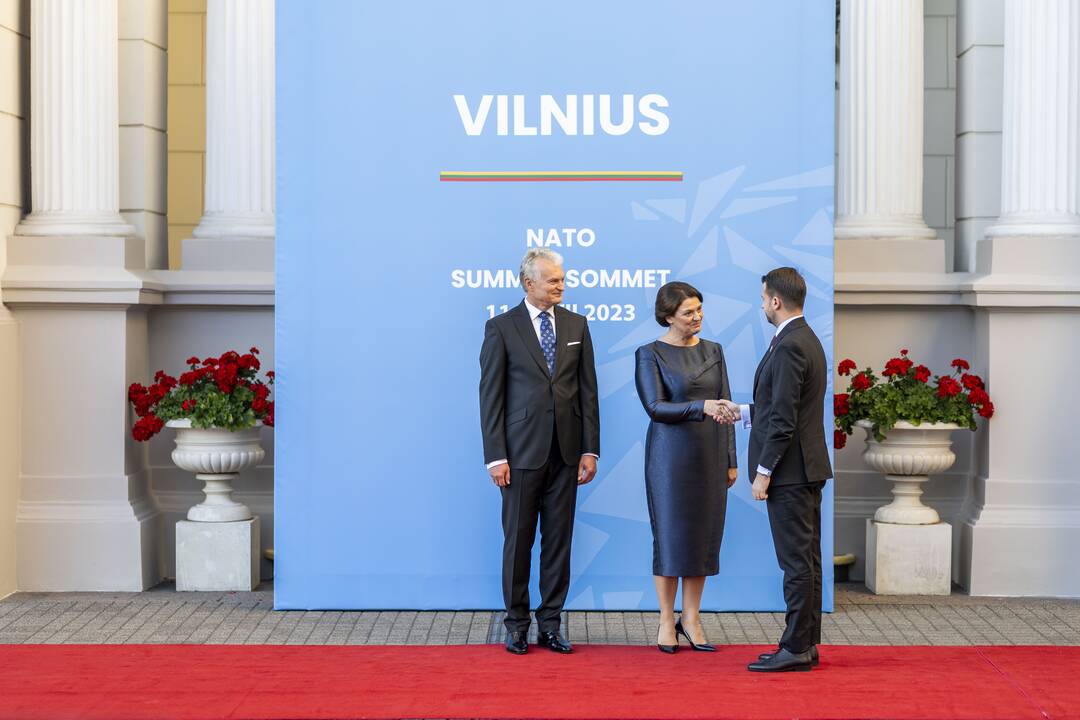 NATO valstybių lyderiai rinkosi į iškilmingą vakarienę Prezidentūroje