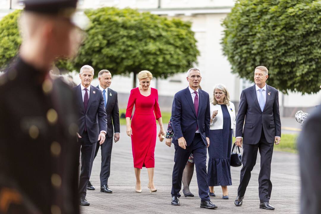 NATO valstybių lyderiai rinkosi į iškilmingą vakarienę Prezidentūroje