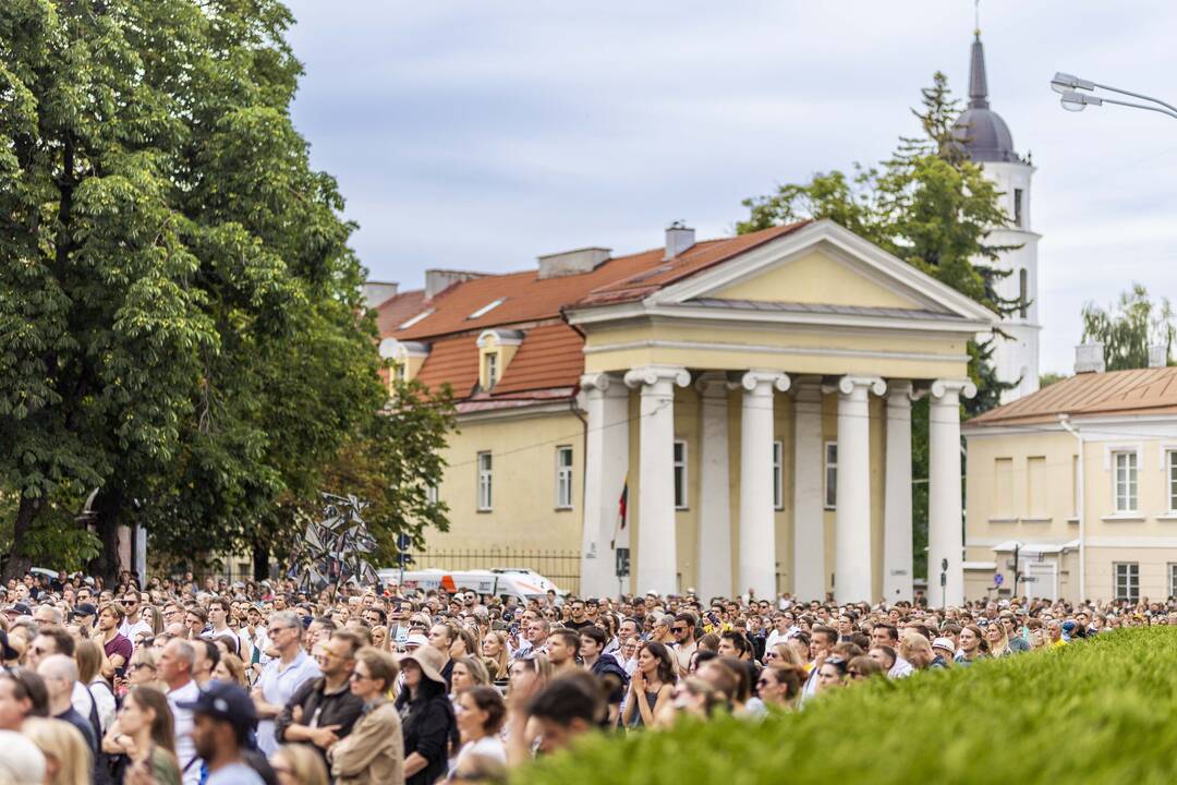 J. Bideno kalbos žmonės klausėsi ir S. Daukanto aikštėje šalia prezidentūros